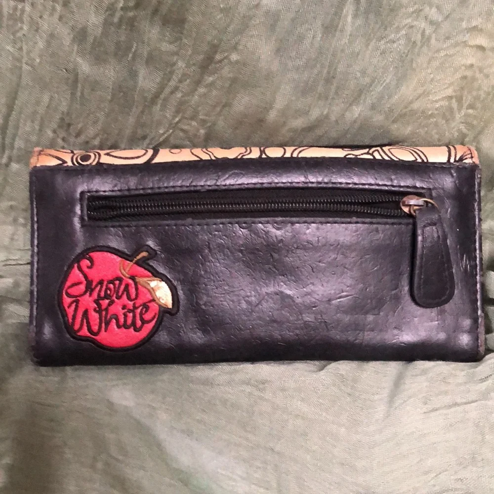 Vintage Disney Loungefly Snow White Wallet Used Condition
